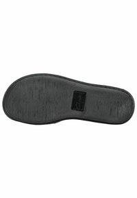 Suela de zapato de goma negra con superficie texturizada, forma redondeada y logo estampado. Presenta ranuras profundas para tracción y estabilidad.