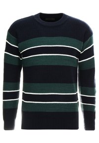 Pull en maille côtelée bleu marine avec des rayures horizontales vertes et blanches. Encolure ronde et manches longues avec une finition texturée.