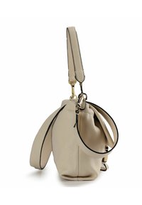 Borsa a mano in pelle beige con finitura testurizzata, dotata di due manici, uno regolabile. Dettagli di bordo neri e forma arrotondata e levigata.