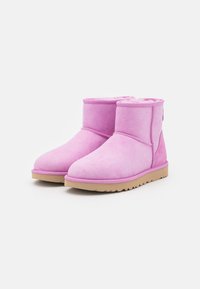 UGG CLASSIC MINI II - Botas de inverno - wildflower