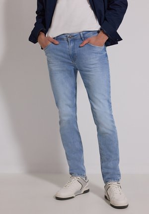 - Jeansy Slim Fit