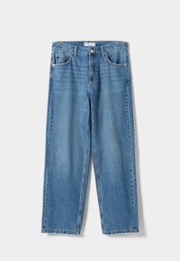 Jeans de mezclilla de color azul claro con un diseño de pierna recta, cinco bolsillos y costuras contrastantes. Presenta una cinturilla con cierre de botón.