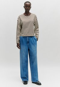 EDITED Langarmshirt - weiß braun