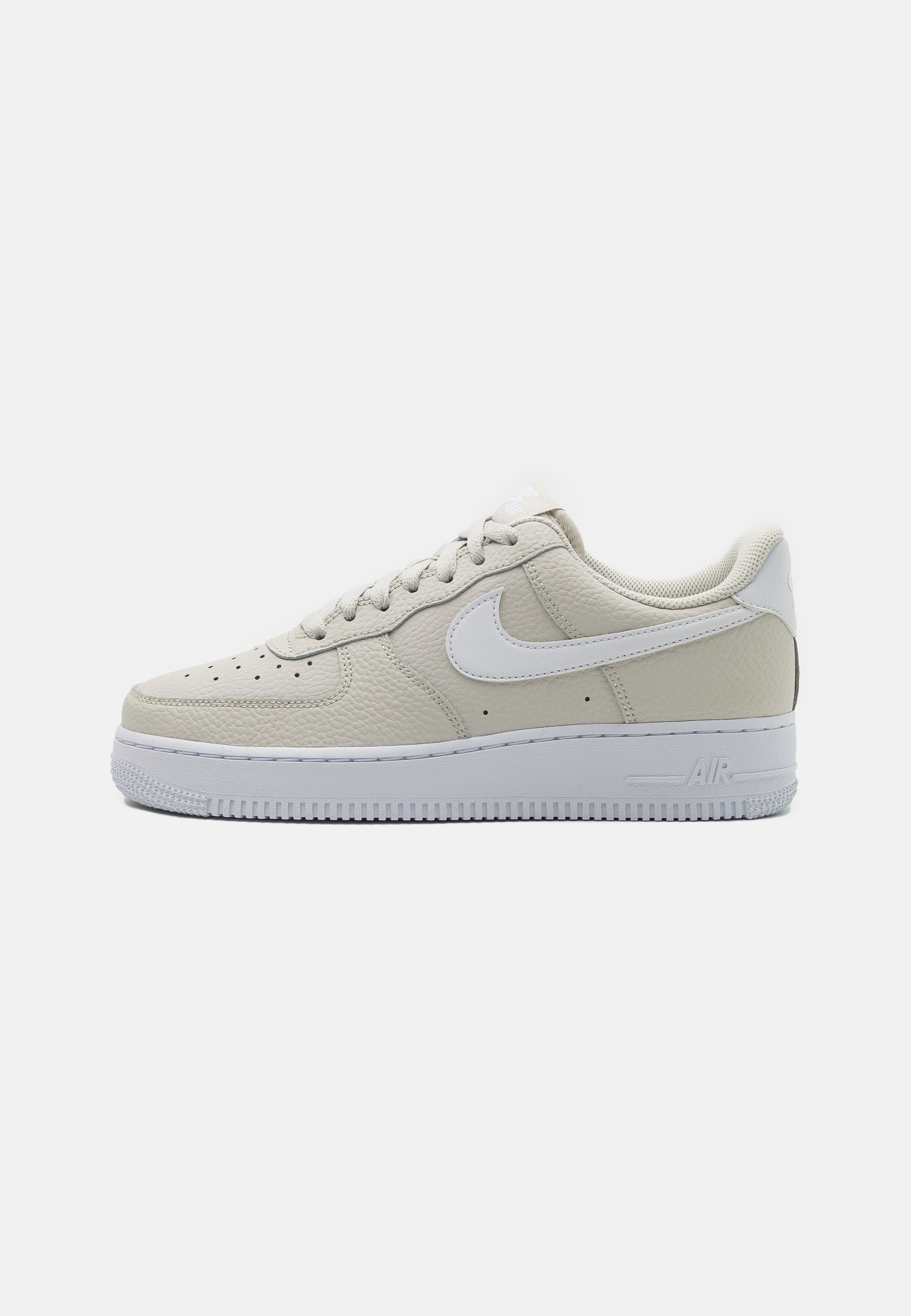 El camarero vestido Mendigar Nike Sportswear AIR FORCE 1 '07 - Zapatillas - light bone/white/crema -  Zalando.es