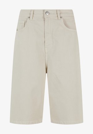 Bežo džinsiniai šortai su tiesiu kirpimu, priekyje užsegami mygtuku ir turintys keturis kišenes. Medžiaga turi lygų paviršių ir minimalų siuvimo detalumą.