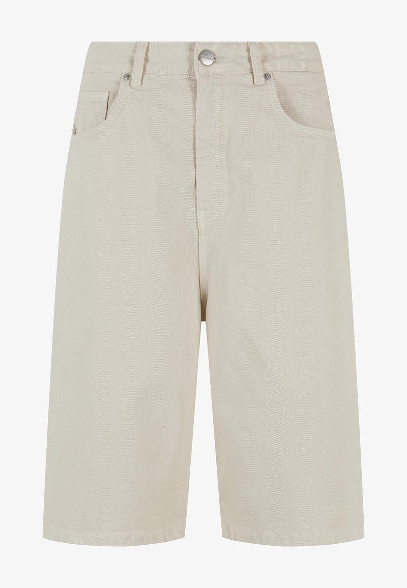 Shorts en denim beige avec une coupe droite, une fermeture à bouton à l'avant et quatre poches. Le tissu a une texture lisse et un minimum de détails de couture.