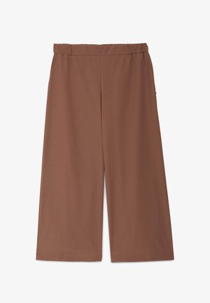 Pantalon large marron raccourci avec ceinture élastique, tissu lisse, sans poches visibles ni ornements.