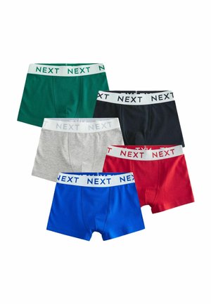 Set aus fünf Jungen-Boxershorts in Grün, Marineblau, Grau, Rot und Blau mit einem weißen Bund, auf dem "NEXT" wiederholt ist. Hergestellt aus weicher Baumwolle.