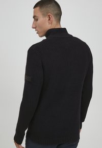 11 Project PRXANTHOS - Trui - black