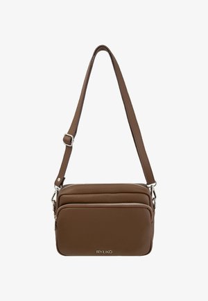 Borsa a tracolla in pelle marrone con due scomparti con zip e una tracolla regolabile. Texture liscia e logo del brand discreto sul davanti.