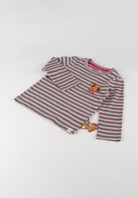 Langärmliges gestreiftes Hemd in Pink und Türkis, mit einem Löwen-Patch und einem pferdeförmigen Anhänger. Weicher Stoff mit Rundhalsausschnitt.