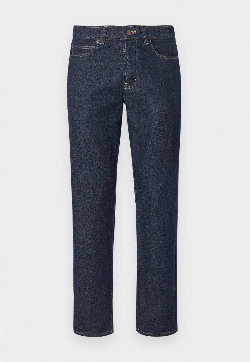 Jean denim bleu foncé à coupe droite, avec des surpiqûres contrastantes, une taille standard et une fermeture à bouton à l'avant.