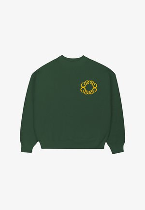 Dunkelgrüner Pullover mit gerippten Bündchen und Saum, ausgestattet mit einem gelben, kreisförmigen Strickmuster auf der Brust. Weicher Stoff.