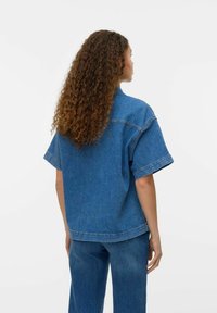 Vero Moda VMTESSA - Camicia - medium blue denim