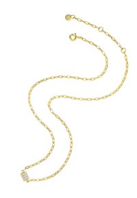 Collana in oro con maglie allungate, chiusura a moschettone e una piccola sezione con strass trasparenti per un tocco di dettaglio in più.