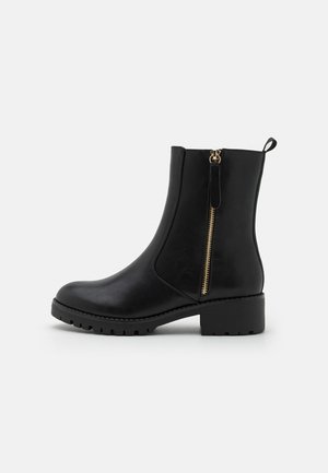 Classic ankle boots - black