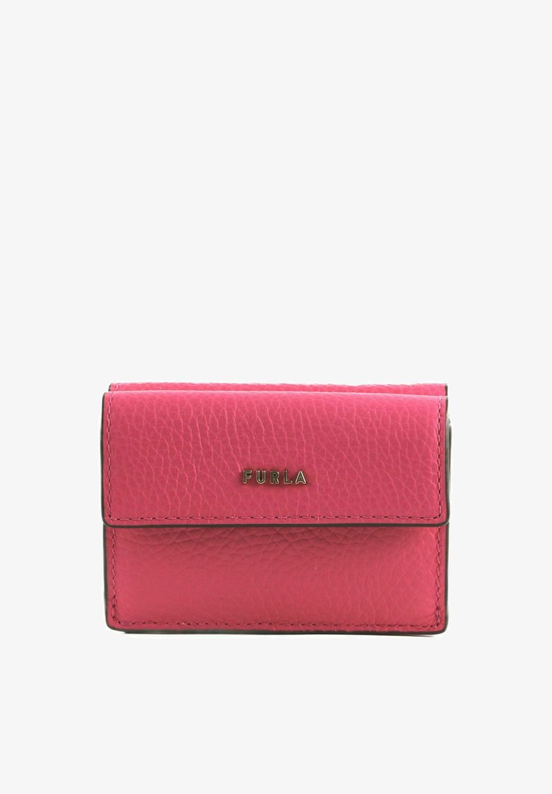 Portefeuille Furla en cuir rose vif, avec une finition texturée, des éléments en métal doré et un design plié avec des coutures apparentes.