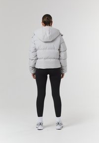 CLOSURE London - Kurtka zimowa