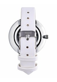 Witte leren horlogeband met metalen gesp gegraveerd met "regal", bevestigd aan een zilverkleurige kast aan de achterkant met een kroon aan de zijkant.