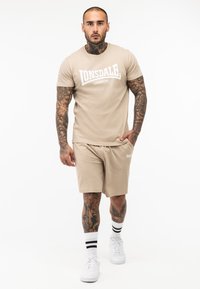 Lonsdale - SET NORMALE PASSFORM MOY - Verryttelyhousut - beige white Pienoiskuva 1