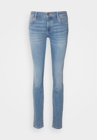 Jean slim bleu clair avec décoloration sur les cuisses et les genoux, doté de poches avant et arrière ainsi que d'une fermeture à bouton.