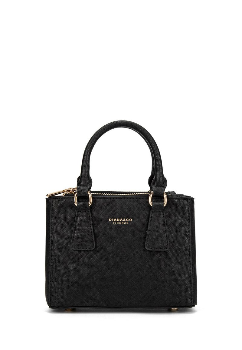 Borsa nera sintetica con una forma strutturata, dotata di due manici superiori e una chiusura con zip dorata. Logo impresso sulla parte anteriore.