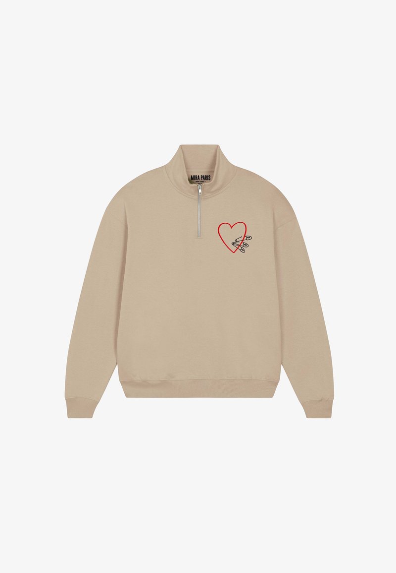 Felpa beige con collo a mezza zip. Presenta una grafica di un cuore rosso e schizzi di spille di sicurezza sul petto sinistro. Tessuto dalla consistenza morbida.