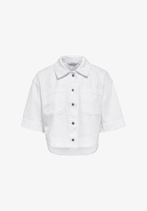 Cămașă albă scurtă, croită, cu mâneci scurte, guler, închidere frontală cu nasturi și două buzunare la piept.