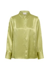 Blouse en satin à manches longues, boutonnée, de couleur vert clair, avec col pointu et poignets boutonnés sur fond blanc.