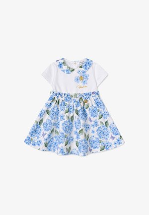 Vestido blanco para bebé con mangas cortas, falda con estampado floral azul y cuello Peter Pan, monograma dorado y logo bordado en el pecho.