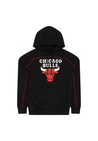 Moletom preto com detalhes em vermelho, apresentando um grande logo dos Chicago Bulls com a cabeça de um touro na frente e um bolso frontal.