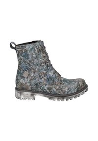 Stivale alla caviglia con lacci realizzato in tessuto testurizzato blu e grigio, caratterizzato da un design pattern con testo nero e una suola robusta e spessa.