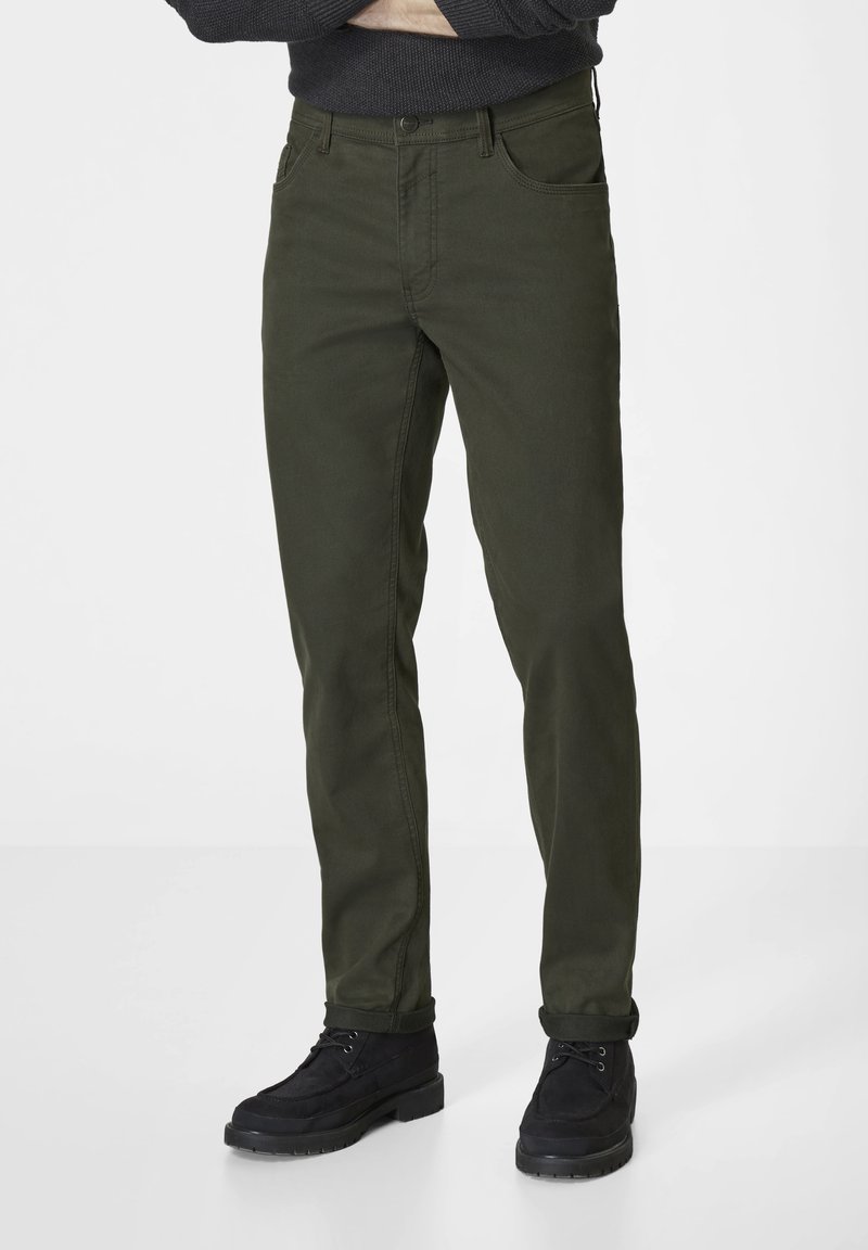 Olive green pants made of cotton blend fabric, featuring a straight cut, five pockets, and button closure. Paired with black footwear.
