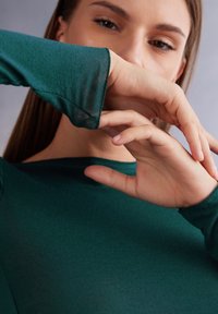 Intimissimi U-BOOT-AUSSCHNITT - Undertröja - grün velvet green
