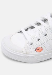 adidas Originals NIZZA UNISEX - Sneakers - white