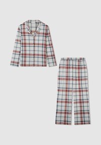 Set di pigiama in cotone a quadri, composto da una camicia a maniche lunghe con bottoni e pantaloni abbinati con vita elastica, nei toni del rosso, blu e bianco.