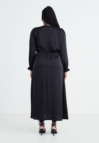 Vero Moda Curve VMCMARY ANKEL DRESS - Maxi šaty - black