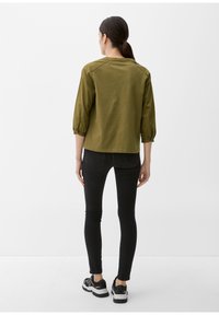 s.Oliver LONGSLEEVE MIT SPITZEN-DETAILS - Camicetta - olivgrün