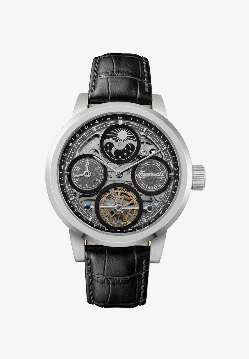 Zilveren automatische horloge met een zwarte leren band. Beschikt over een skeleton wijzerplaat die dubbele tijd, ingewikkelde tandwielen en zilveren accenten toont.