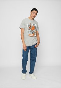 Mister Tee VINTAGE BALLIN - Apdrukāts T-krekls - heather grey