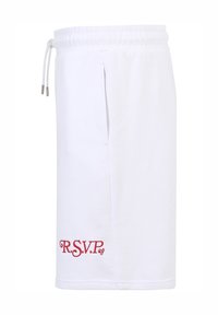 Shorts en coton blancs avec une taille élastique, dotés de poches latérales et d'un détail brodé rouge "R.S.V.P." sur le bas à l'avant.