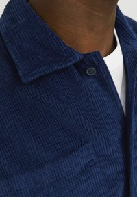 Jack & Jones WEIT GESCHNITTEN  - Chemise - ocean cavern