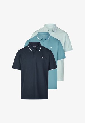 Drei Poloshirts in Marineblau, Blaugrün und Hellmint. Baumwollmaterial mit kontrastierendem weißen Kragenbesatz und kleinem Logo auf der Brust.