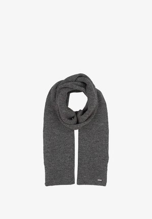 Sciarpa grigia lavorata a maglia con una texture a coste, caratterizzata da sottili variazioni di colore e un piccolo logo metallico sul lato.
