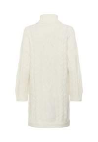 Maglione bianco a maglia con collo alto, caratterizzato da motivi a treccia, maniche lunghe e una vestibilità ampia. Texture morbida, lunghezza fino a metà coscia.