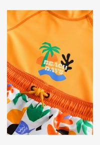 Sélectionné, orange palm tree