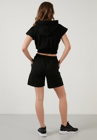 LELA TWO PIECE SET - REGULAR FIT - Šorti - black
