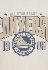 Converse COLLEGIATE CREST TEE - Majica kratkih rukava s printom - natural ivory