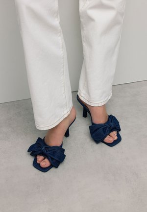MIT SCHLEIFE - Heeled mules - blue