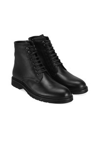 Schwarze Leder-Ankle-Boots mit Schnürdesign, ausgestattet mit einer glatten Oberfläche, runder Zehenpartie und einer Gummisohle mit Rillen für besseren Halt.
